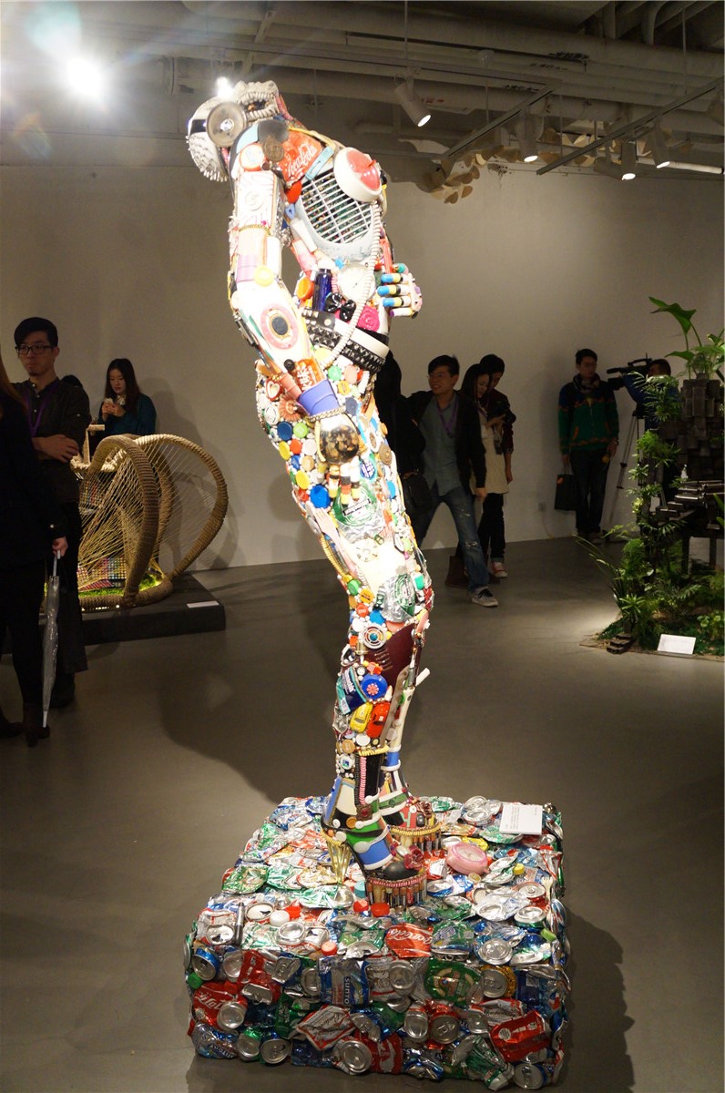 “美与爱”艺术展上的互动艺术作品图3
