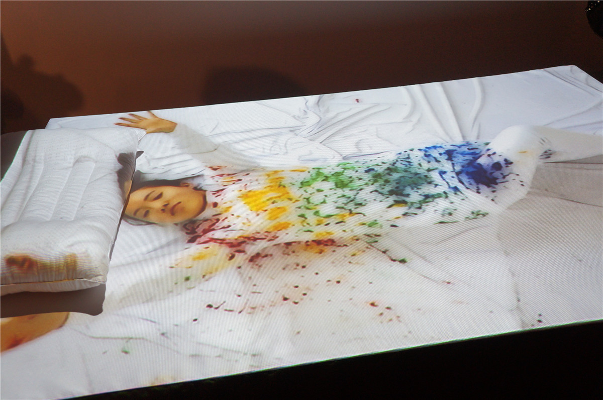 “美与爱”艺术展上的互动艺术作品图9