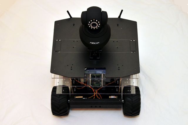 基于Raspberry pi和Arduino的远程监控机器人原型图1