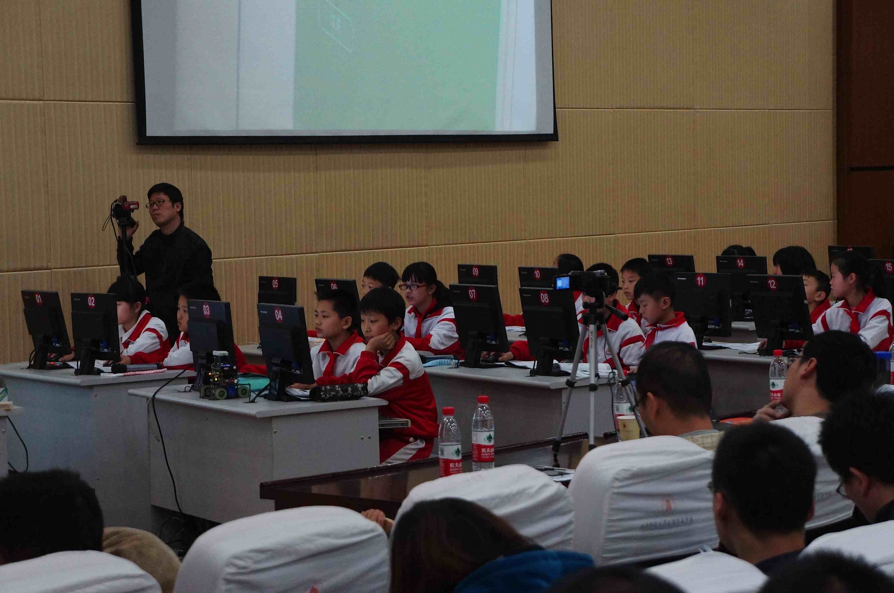 DFRobot"迪埃孚杯"全国中小学机器人教学评展活动火热进行中图2