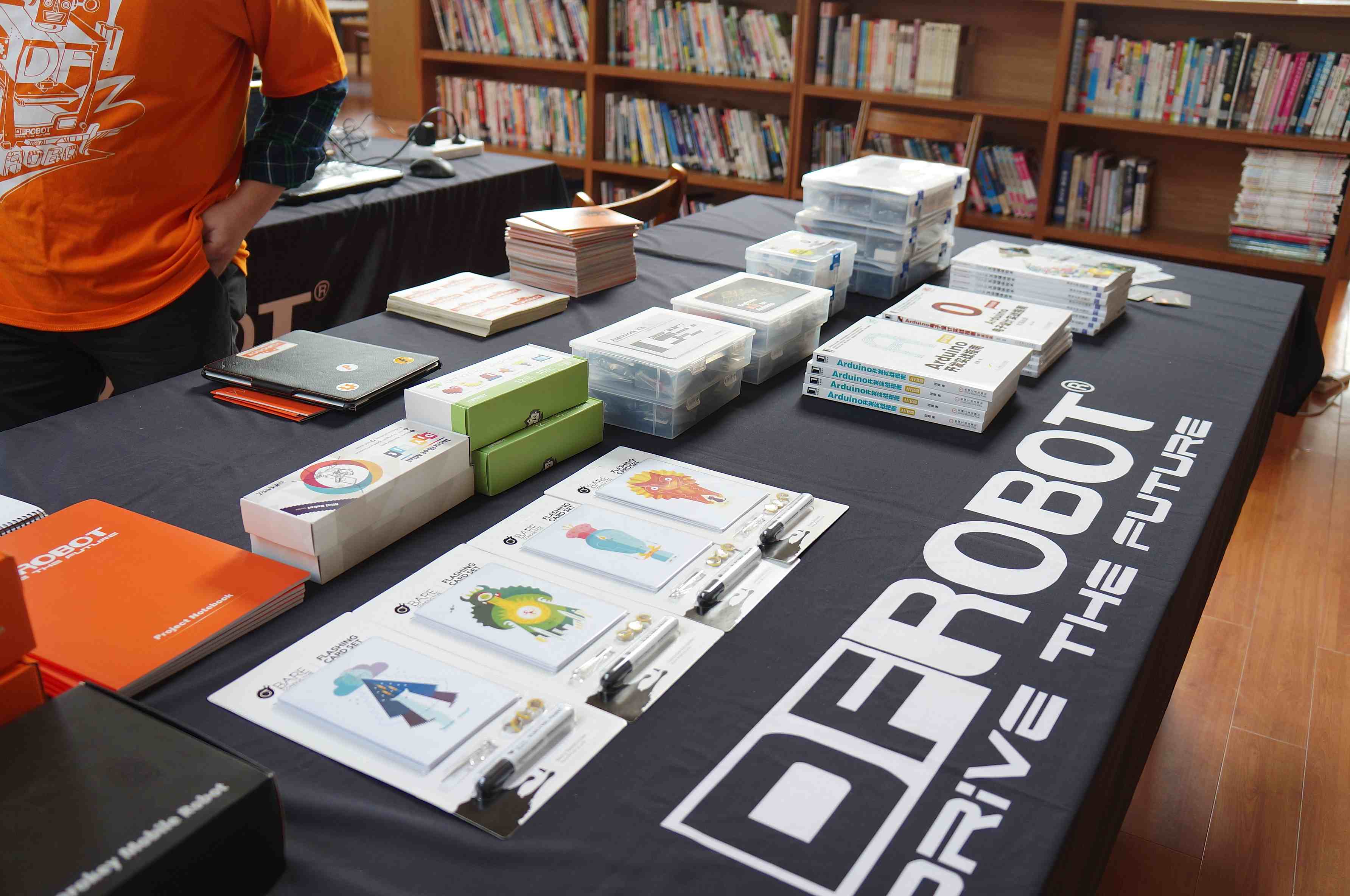 DFRobot"迪埃孚杯"全国中小学机器人教学评展活动火热进行中图6