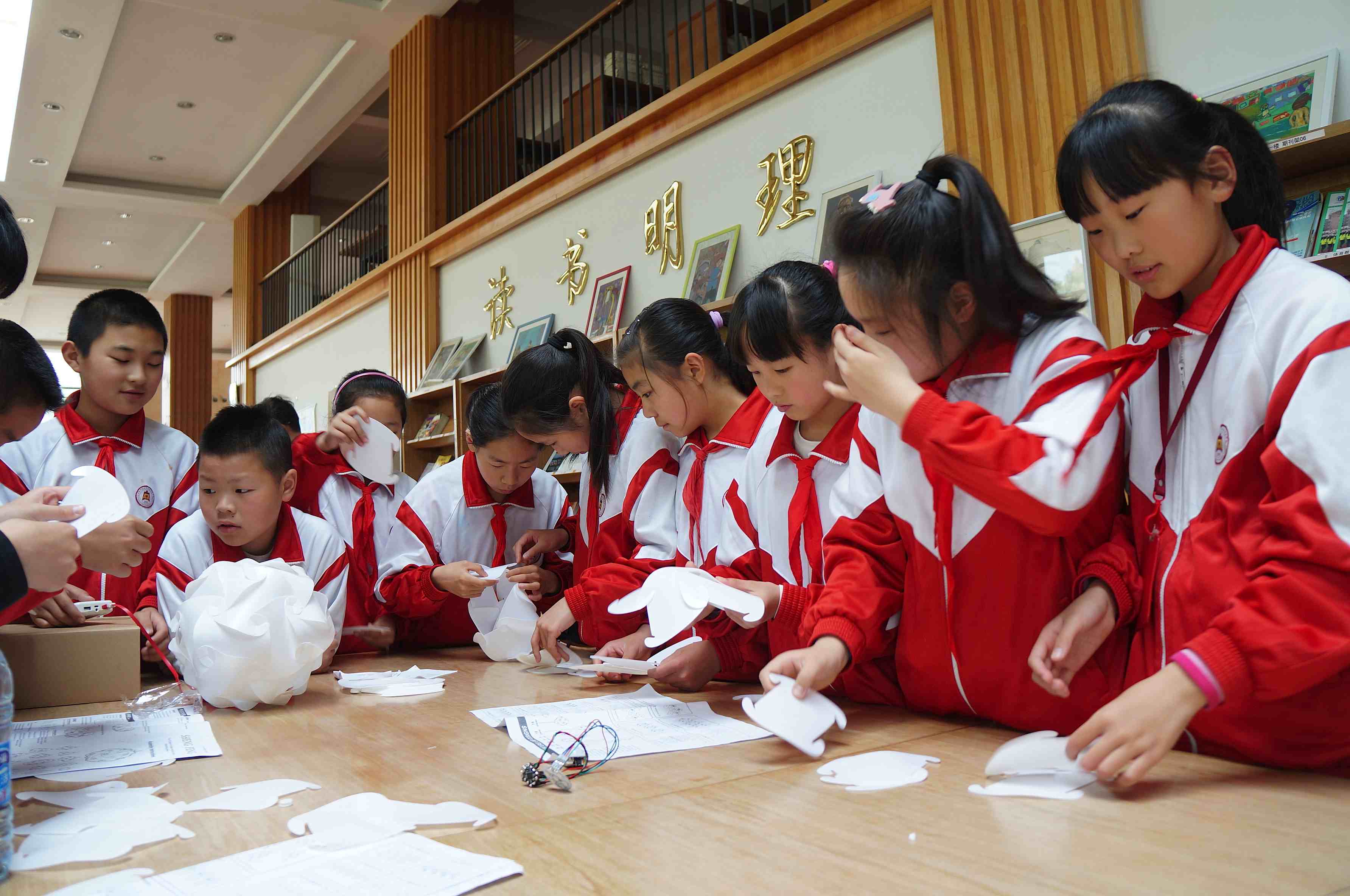 DFRobot"迪埃孚杯"全国中小学机器人教学评展活动火热进行中图9