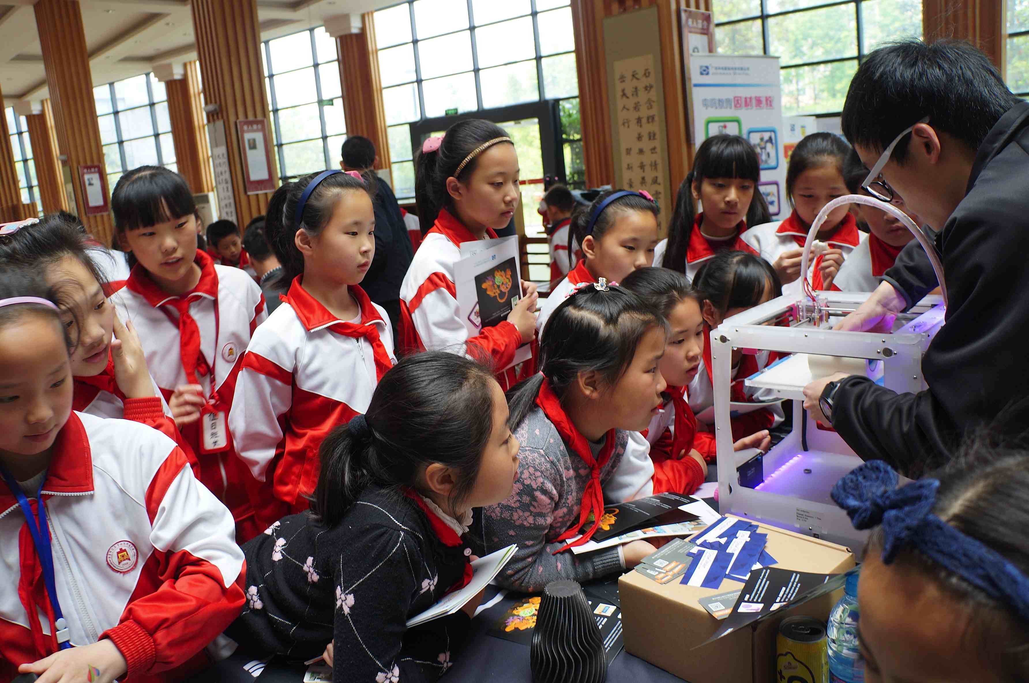 DFRobot"迪埃孚杯"全国中小学机器人教学评展活动火热进行中图15