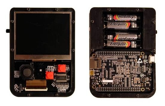 老外用BeagleBone Black做的掌上游戏机图3