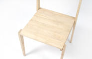 mo-ow 一把木制椅子 24根相同的组件图2