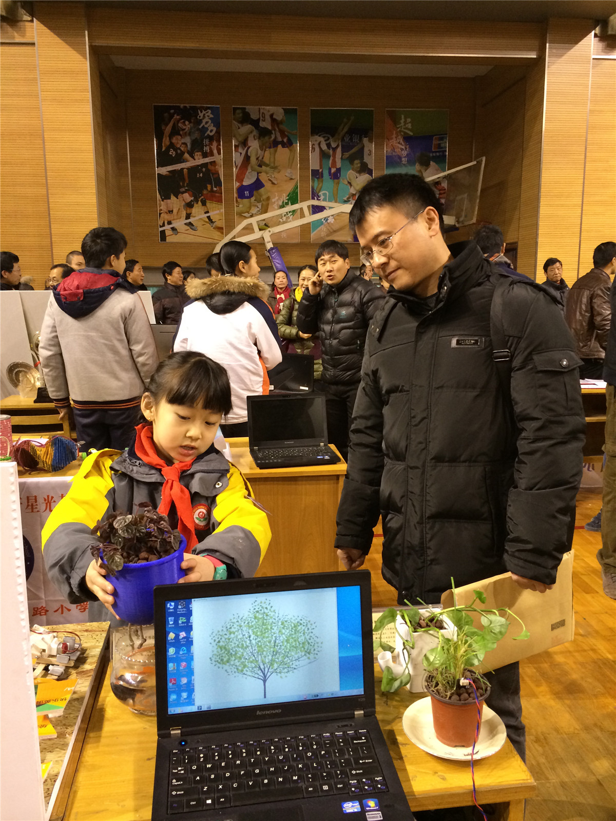 小学生使用物联网传感技术研究植物令人称奇图4
