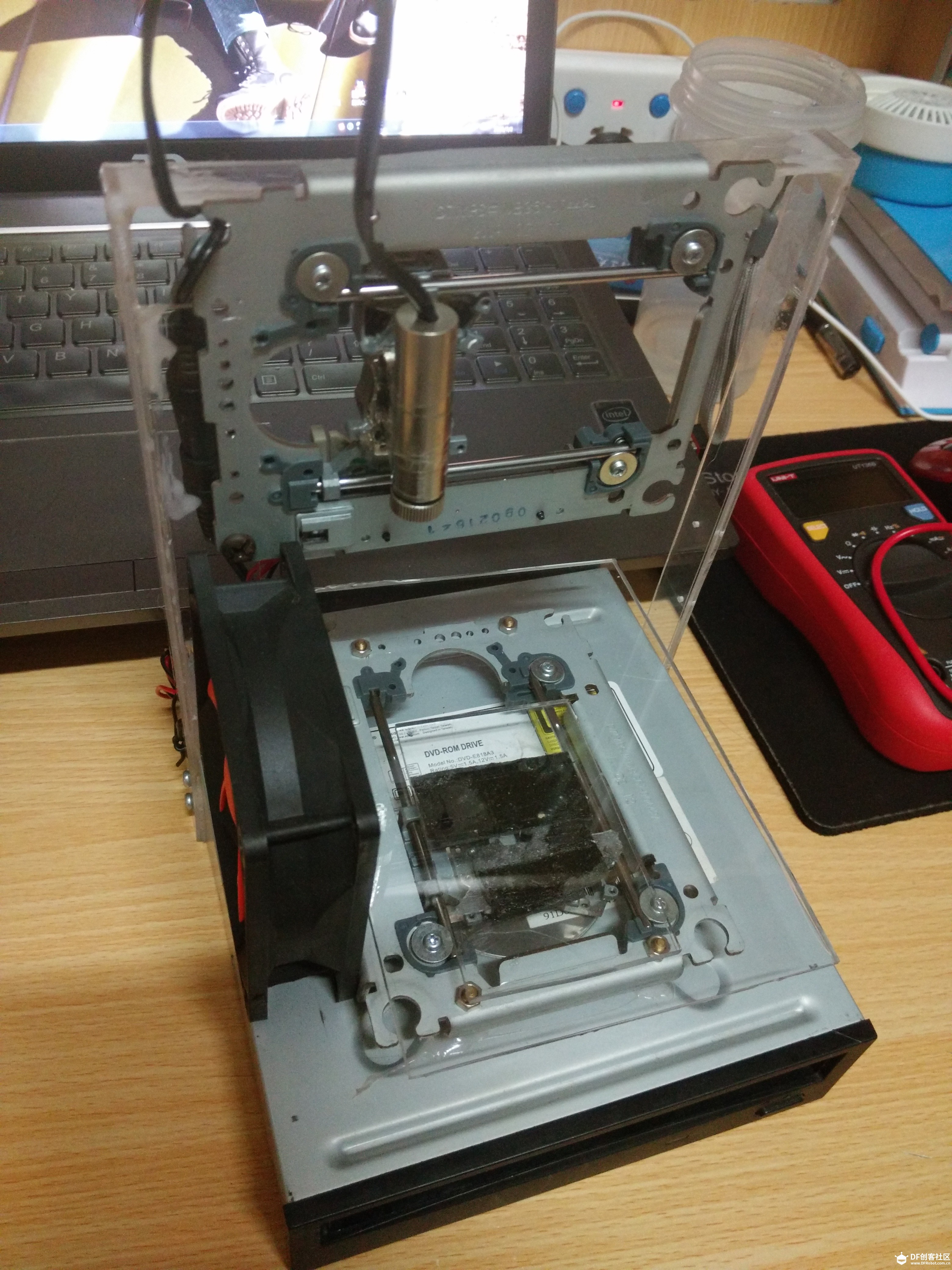 激光雕刻机图1