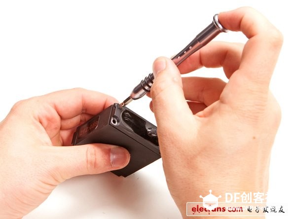 （转载）美国FBI秘密跟踪器拆解：大饱眼福的时刻到了图4