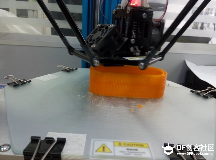 学生作品------3D打印无线充电式笔筒台灯图1