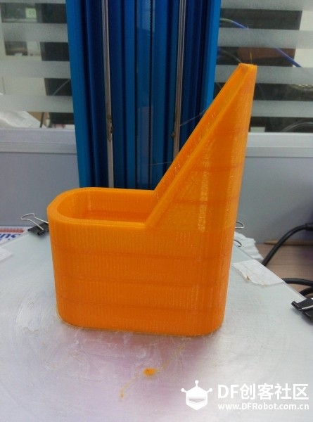 学生作品------3D打印无线充电式笔筒台灯图4