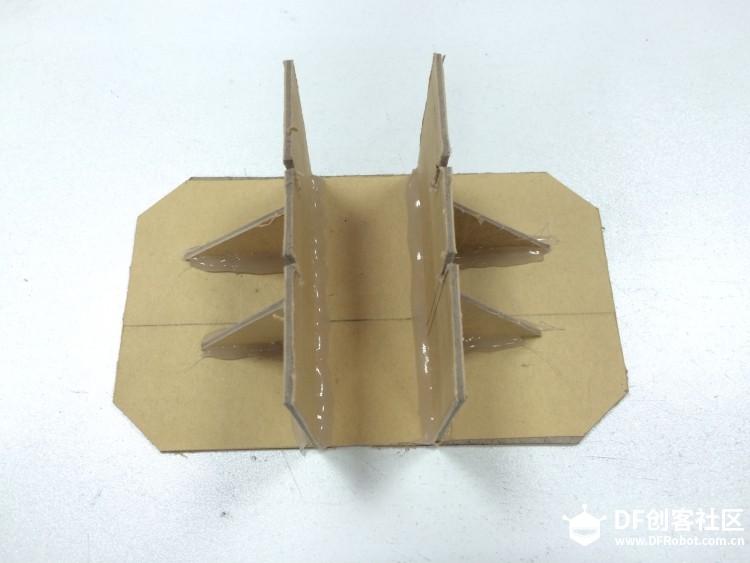 教小朋友们制作一条会动的纸片鱼图3