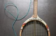 如何把废弃网球拍变身成为一把电吉他图1
