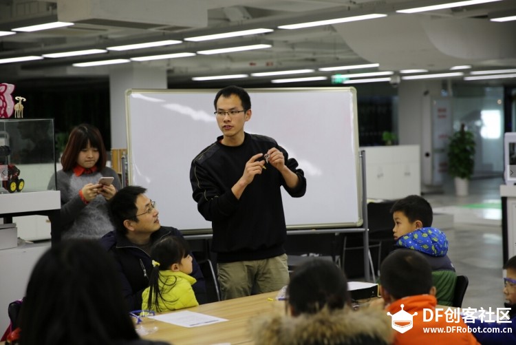 【科技小当家】蘑菇云追光猎手焊接工作坊图2