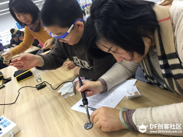 【科技小当家】蘑菇云追光猎手焊接工作坊图10