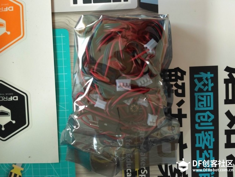 Romeo BLE Quad 蓝牙四驱机器人主控器 (Arduino 兼容) 试用开箱照图3