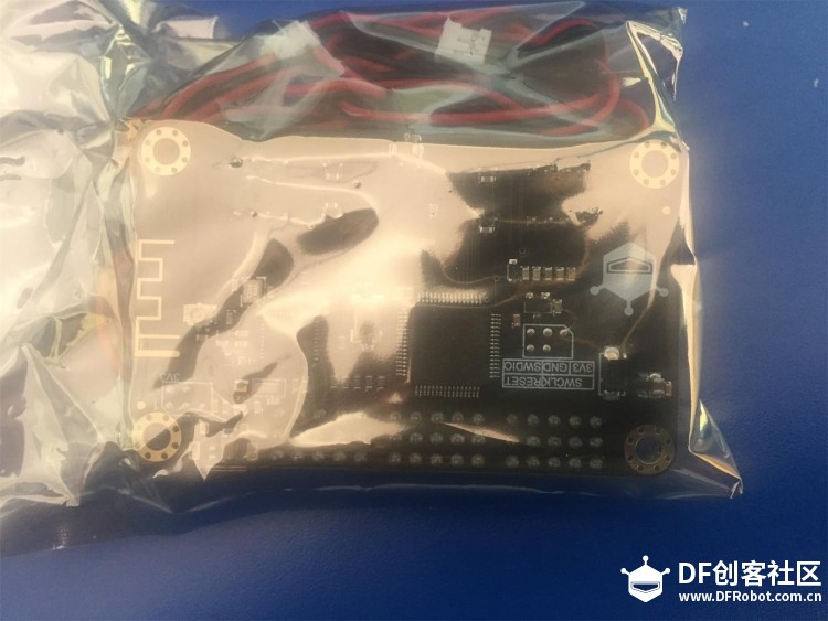 Romeo BLE Quad 蓝牙四驱机器人主控器 (Arduino 兼容) 试用开箱照图4