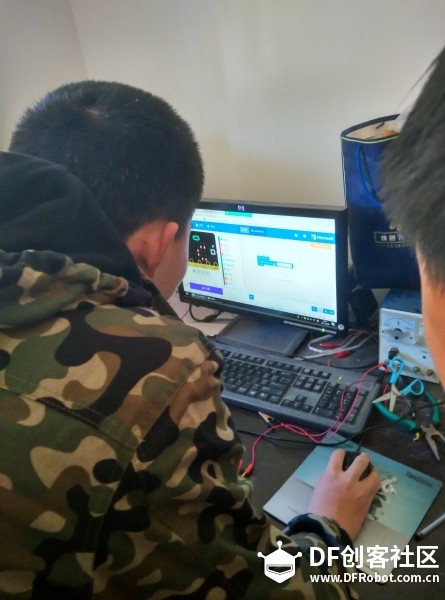 和农村孩子们一起玩 Micro:bit图6