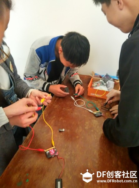 和农村孩子们一起玩 Micro:bit图8