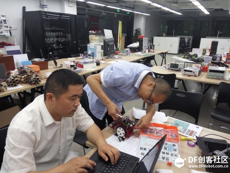 徐州三期“安防巡逻机器人”图2