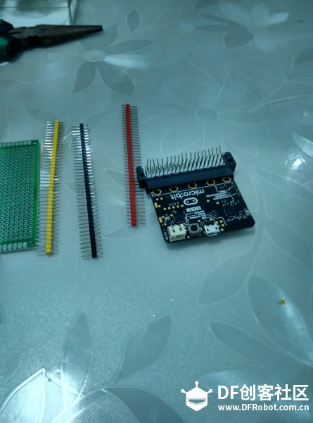 给micro：bit  做个扩展版图1