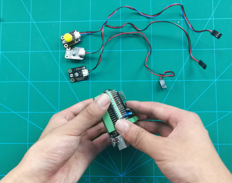 使用Arduino UNO 制作的偷钱喵储钱罐图21