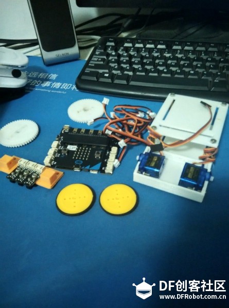 micro：bit 做循迹小车图1