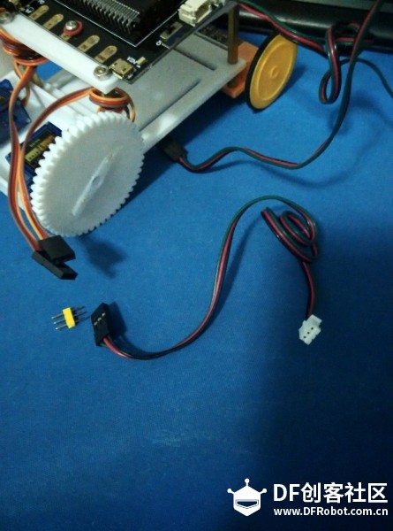 micro：bit 做循迹小车图4