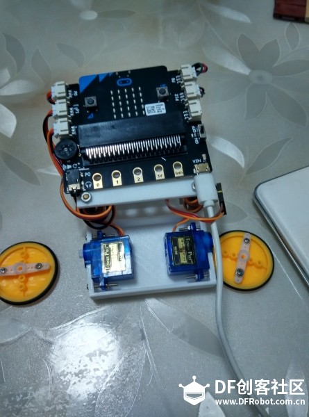 micro：bit 做循迹小车图7