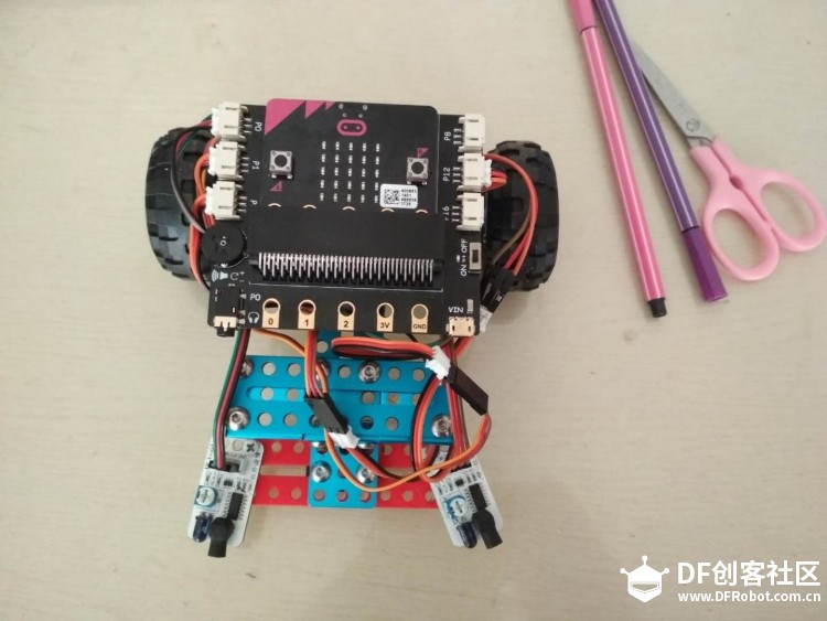 Micro:bit 29 红外避障小车图1
