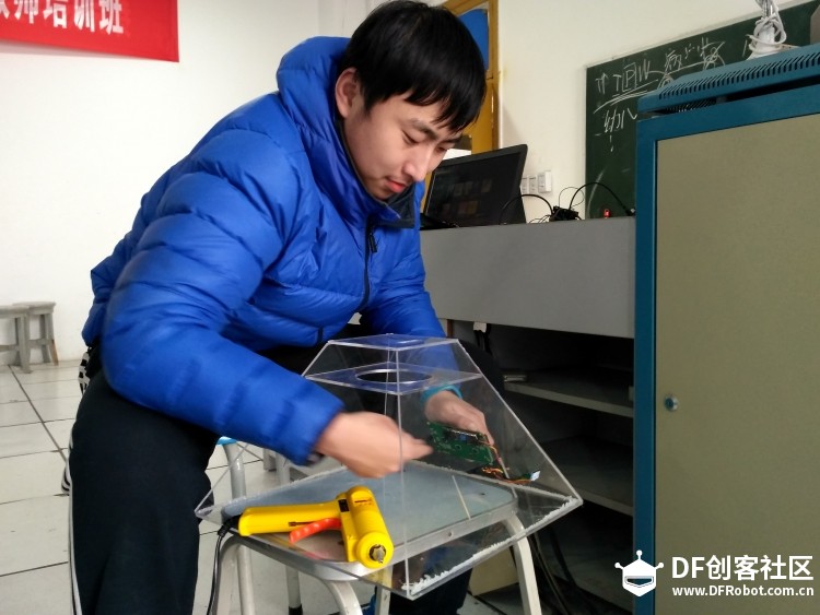 蘑菇云淮南站青少年科技创新大赛赛前制作剪影图6