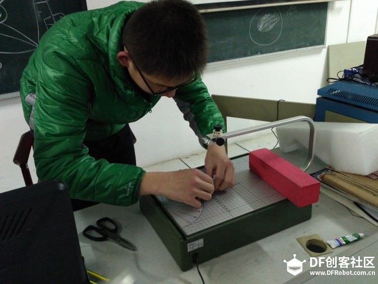 蘑菇云淮南站青少年科技创新大赛赛前制作剪影图8