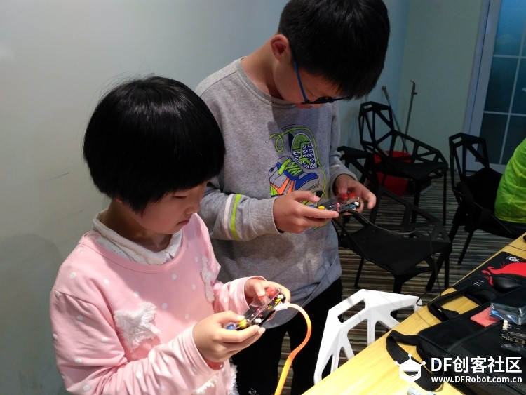重温经典：micro:bit gamepad制作吃豆对战游戏图2
