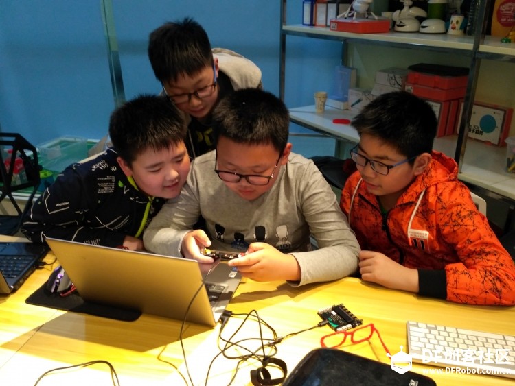 重温经典：micro:bit gamepad制作吃豆对战游戏图3