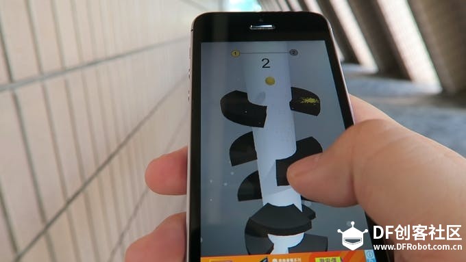 免费能源?通过双手给手机充电图1