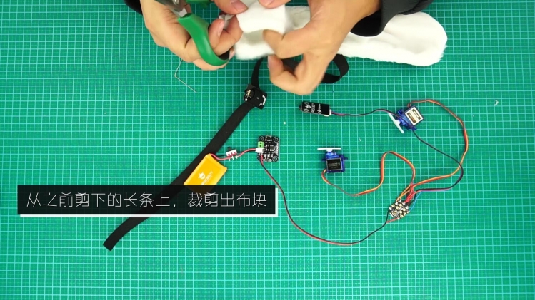 用肌电传感器改造一个兔子帽子图21