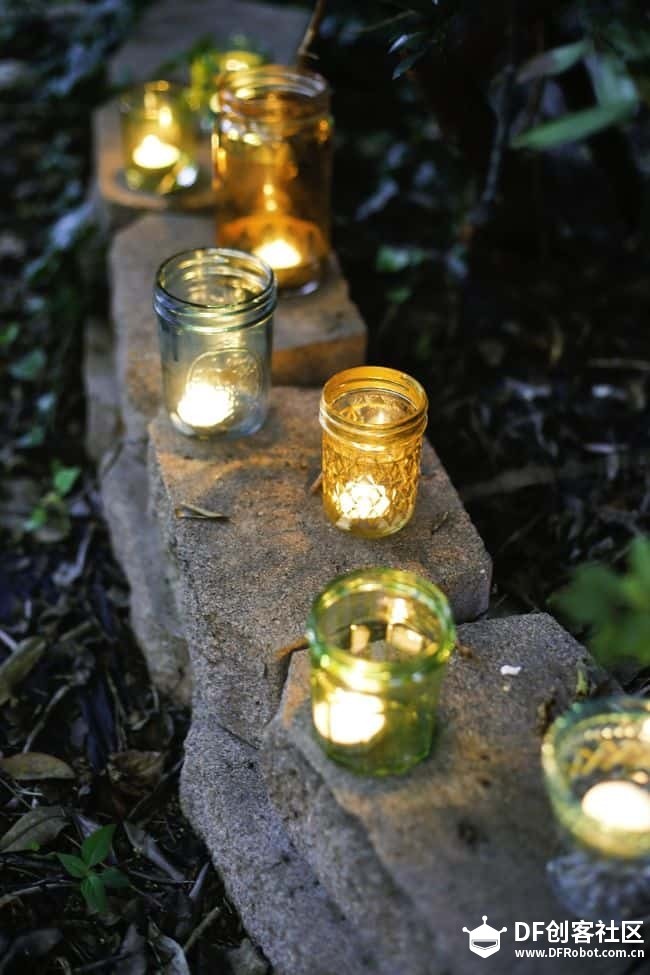 Turn Old Jars Into Pretty Colored DIY Votives - Henry Happened图3