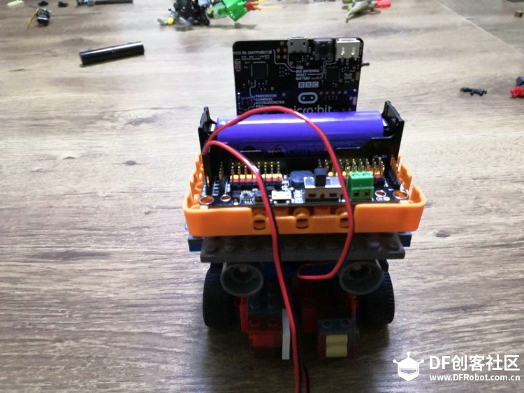 micro:bit+robotbit+乐高积木＝激斗战车，动起来！图4