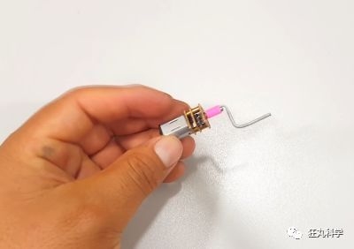 教程丨自制鬼畜滑板机器人，用纸壳就能做图3
