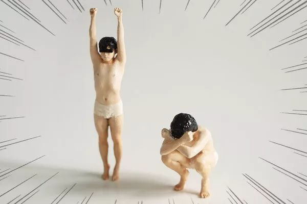 哼！等我脱光衣服然后撞开这扇玻璃门，你们就都完了！图15