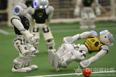 Robot cup 2012 中的机器人图3