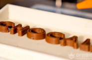 英国埃克塞特大学研究人员研发的3D巧克力打印机图1