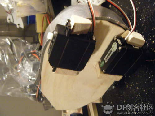 制作基于Arduino的自动避障机器龟图11