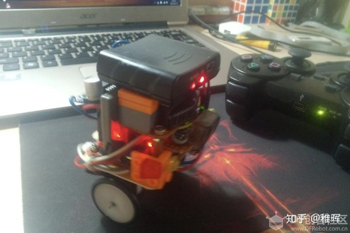 蛋黄和Nano - 全球最迷你的自平衡机器人图1