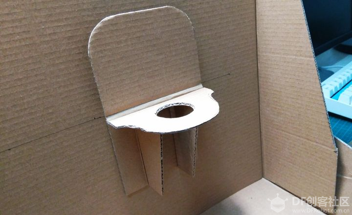 用瓦楞纸盒制作的投篮机图3