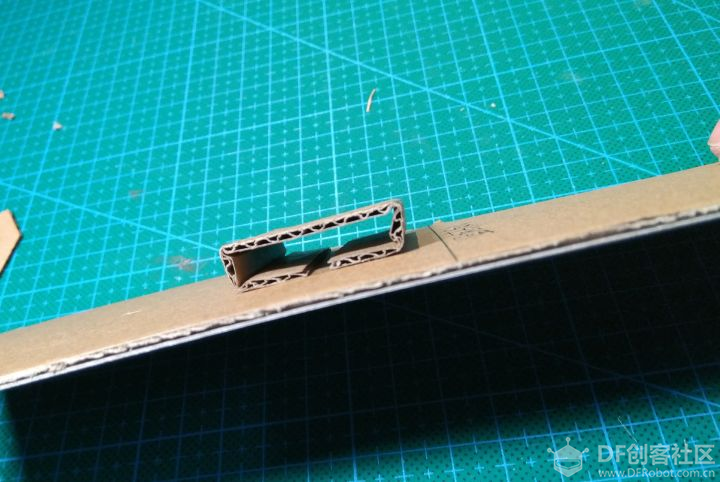 用瓦楞纸盒制作的投篮机图10