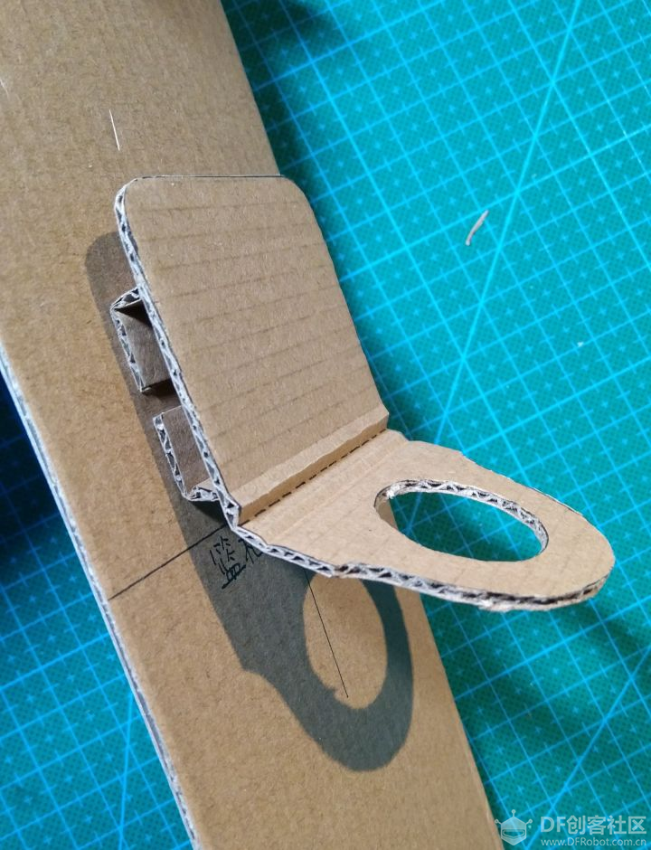 用瓦楞纸盒制作的投篮机图12