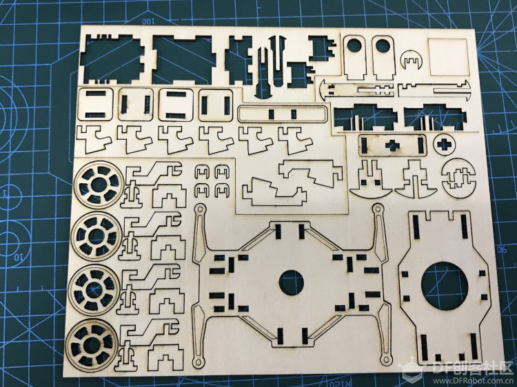 ROBOMASTER 木质小车拼装记图1
