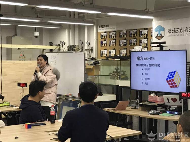 1.67秒还原金字塔魔方——手部极限运动图1