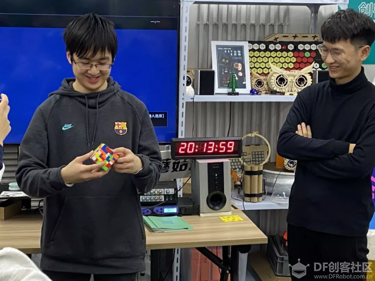 1.67秒还原金字塔魔方——手部极限运动图10