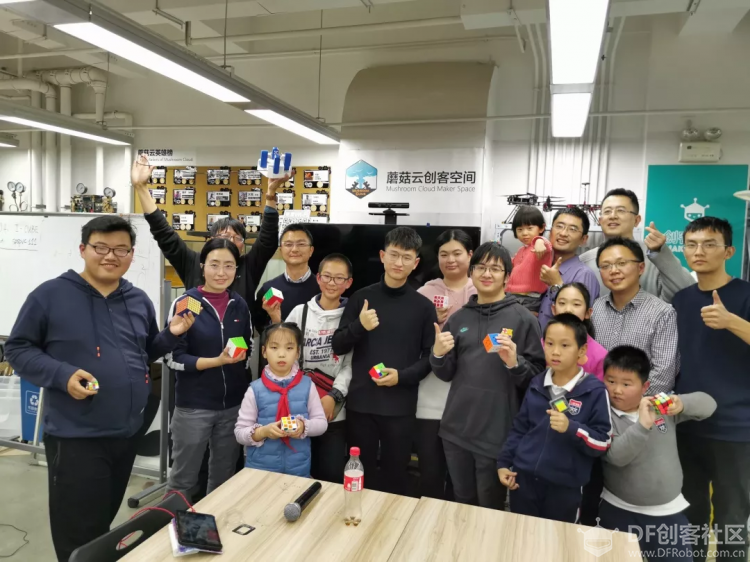 1.67秒还原金字塔魔方——手部极限运动图12